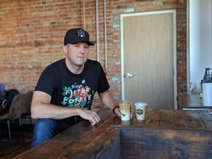 00100lPORTRAIT_00100_BURST20190717101251273_COVER